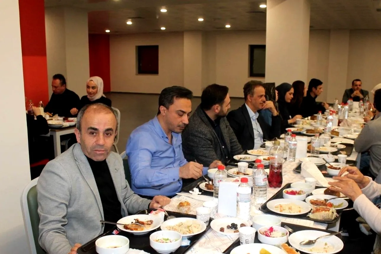 Yalova Hastanesi'nde İftar Sofrası: Sağlık Çalışanları Buluştu
