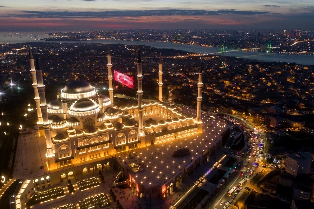 Çiftlikköy'de Ücretsiz Cami Gezileri: İstanbul'un Tarihi Camileri