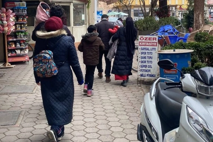 Yalova'dan Servisle Bursa'ya Dilencilik: Ramazan'da Organize Grup Yakalandı