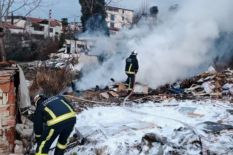 Yalova'da 2 Yangın: Bayraktepe ve Bağlarbaşı'nda İtfaiye Müdahalesi