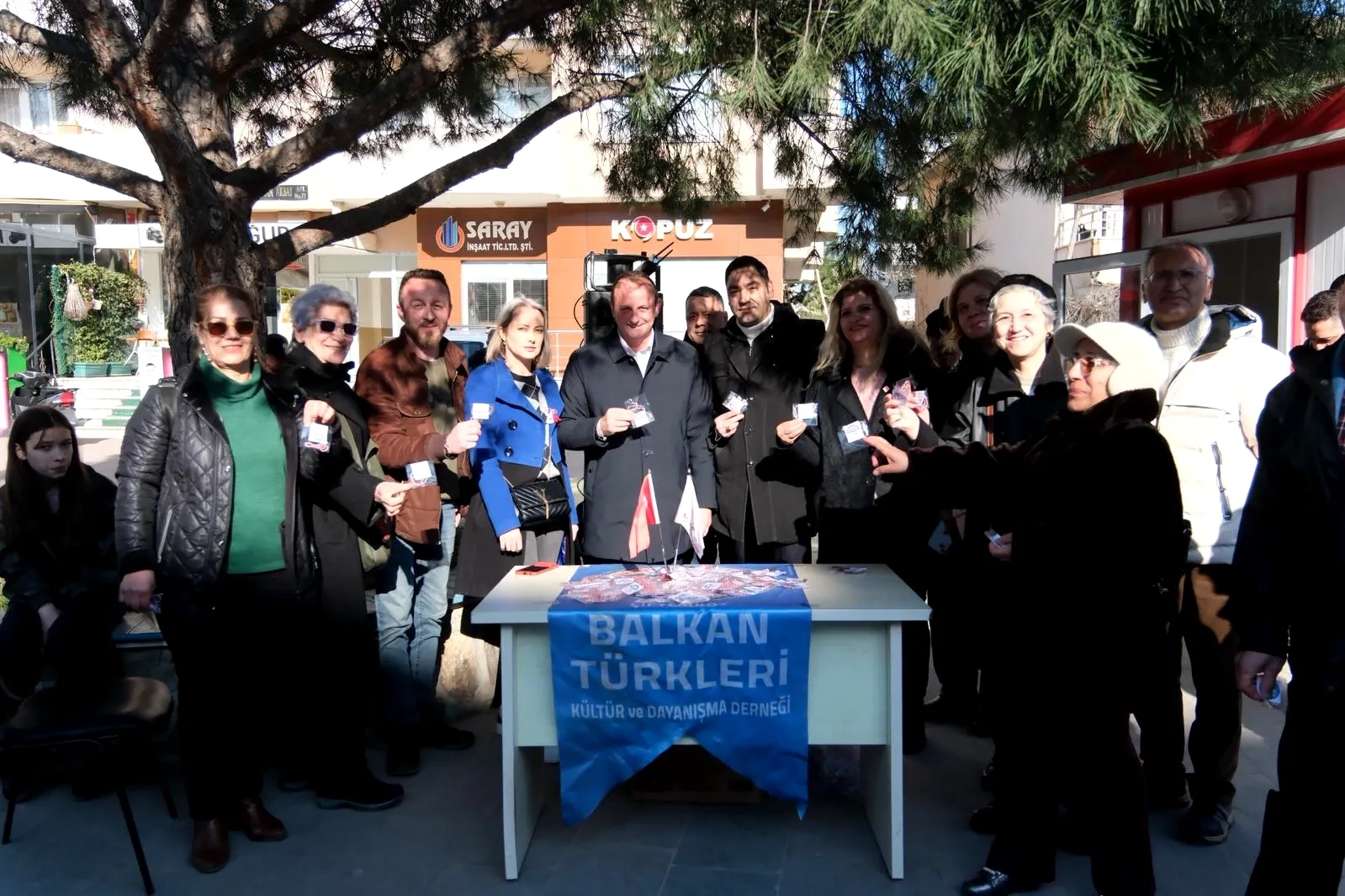 Çiftlikköy'de Marteniçka Geleneği: 2.500 El Emeği Bileklik Dağıtıldı