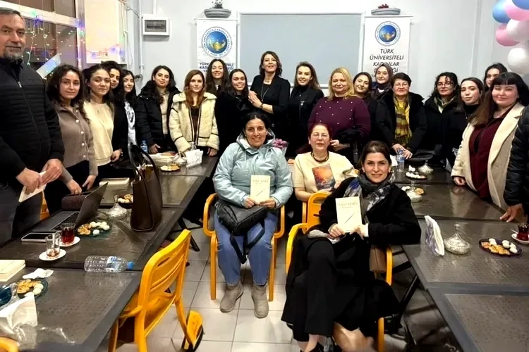 Hande Çiğdemoğlu Yalova'da Edebiyat Söyleşisi: Kağıt Kesiği ve Göğsünün Tam Ortasında