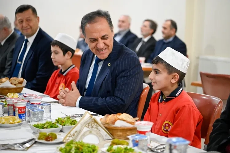 Yalova Valisi Genç Hafızlarla İftarda Buluştu - Ramazan Programı