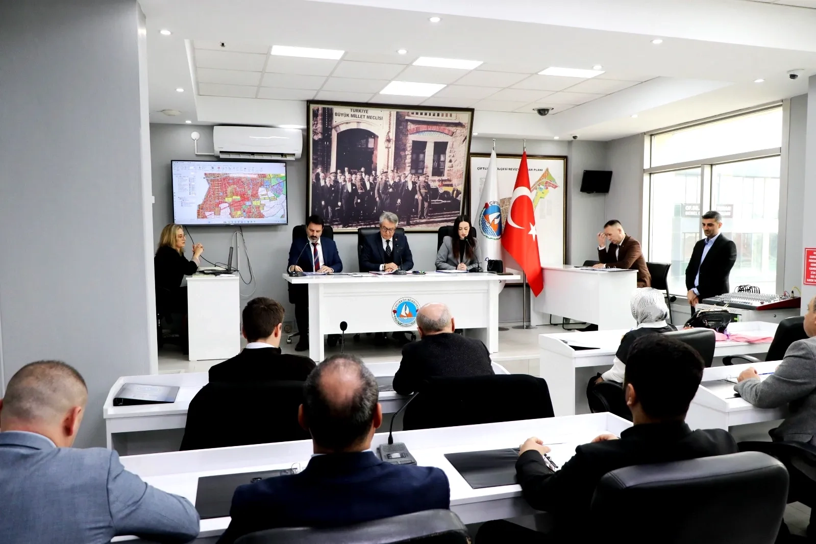 Çiftlikköy Meclisi: Kompost Makinesi Çınarcık'a Açıldı, Yetki Verildi