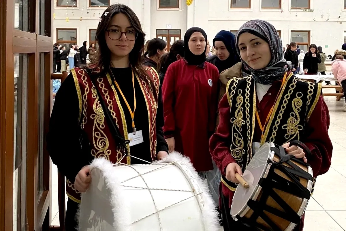 Zehra Ekşinozlugil İmam Hatip'te 450 Kişilik Zeka İftarı