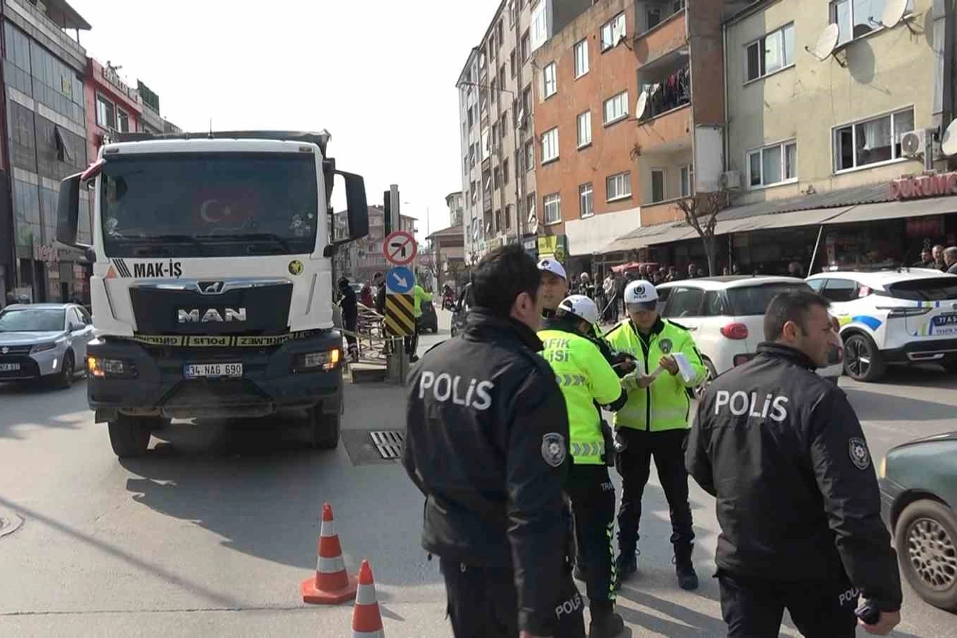 Yalova'da Feci Kaza: 75 Yaşındaki Adam Kamyon Altında Can Verdi