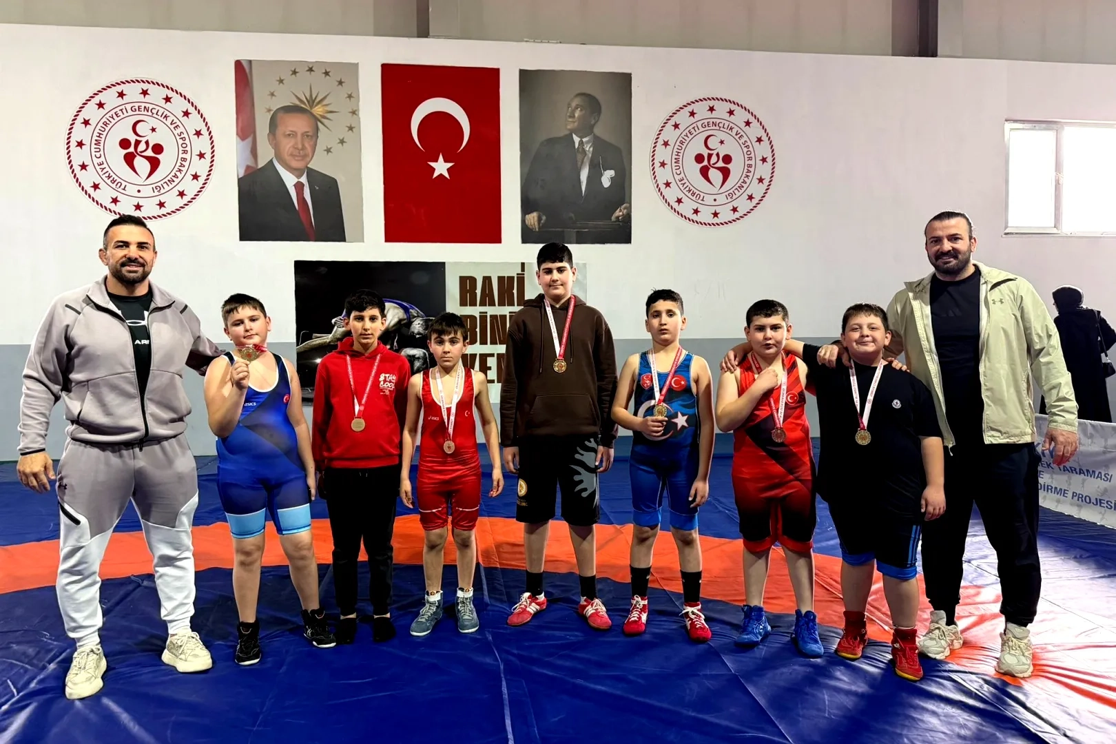 Altınova Güreşte Fırtına Estirdi: Yalova Şampiyonası'nda 7 Birincilik