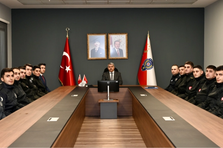 Yalova Emniyet Müdürü Delen'den Stajyer Polislere Önemli Tavsiyeler