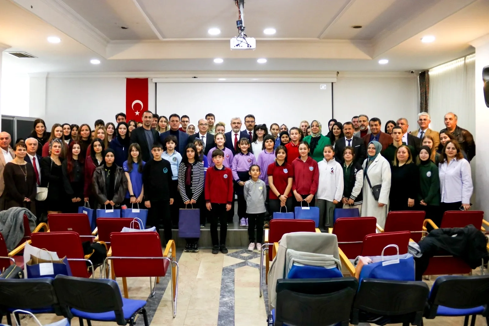 Yalova'da 12 Mart ve Dilimizin Zenginlikleri Ödül Töreni