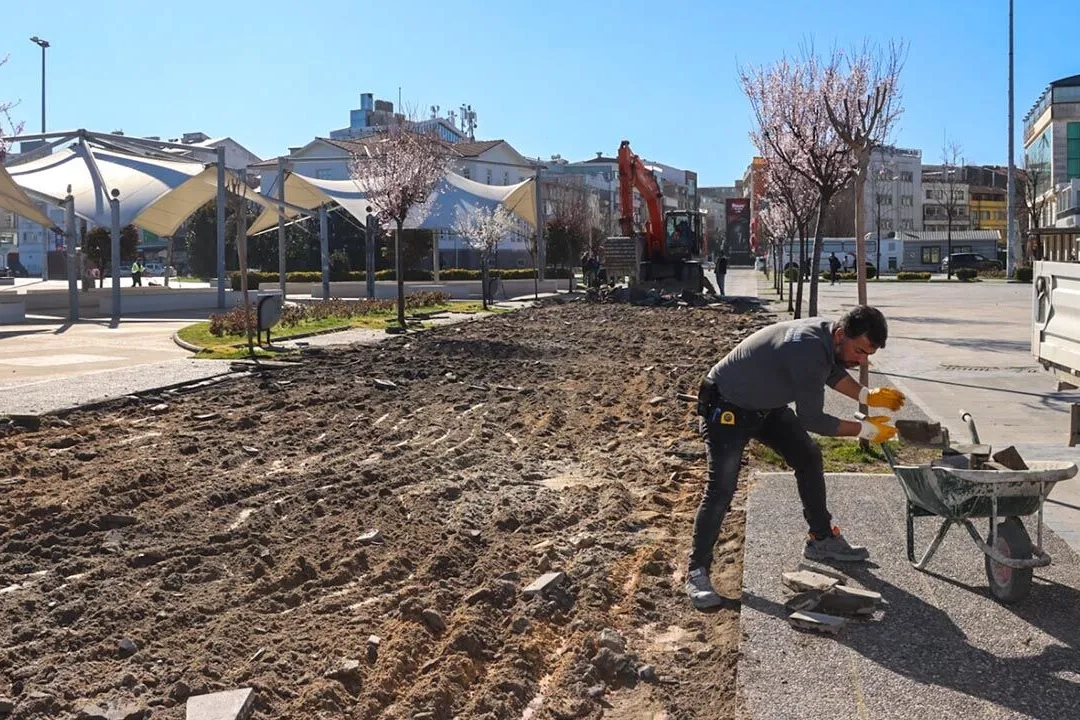 Yalova 15 Temmuz Meydanı Yenileniyor: Baskı Beton Uygulaması