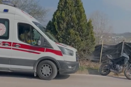 Termal'de Motosiklet-Otomobil Çarpışması: Yaralı Var