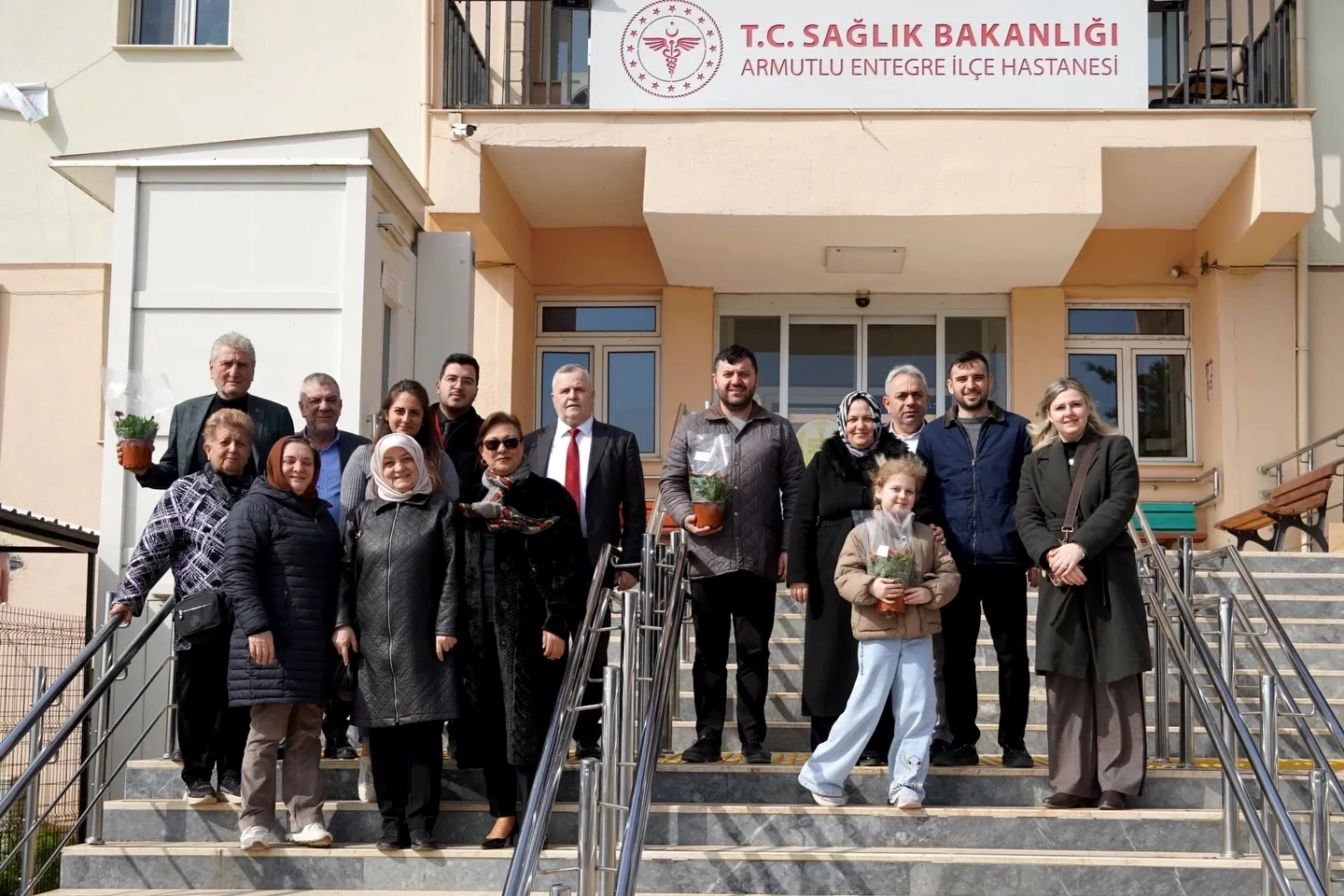 Armutlu'da 14 Mart Tıp Bayramı Ziyareti: Sağlık Çalışanlarına Anlamlı Kutlama