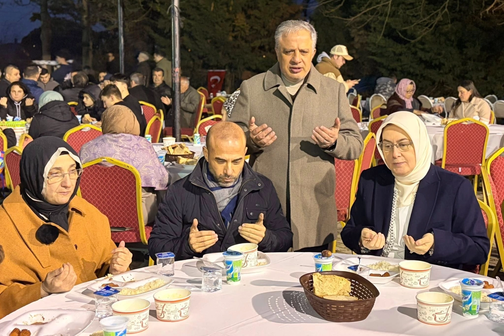AK Partili İsimler Akköy'de Tarihi İftarda Buluştu