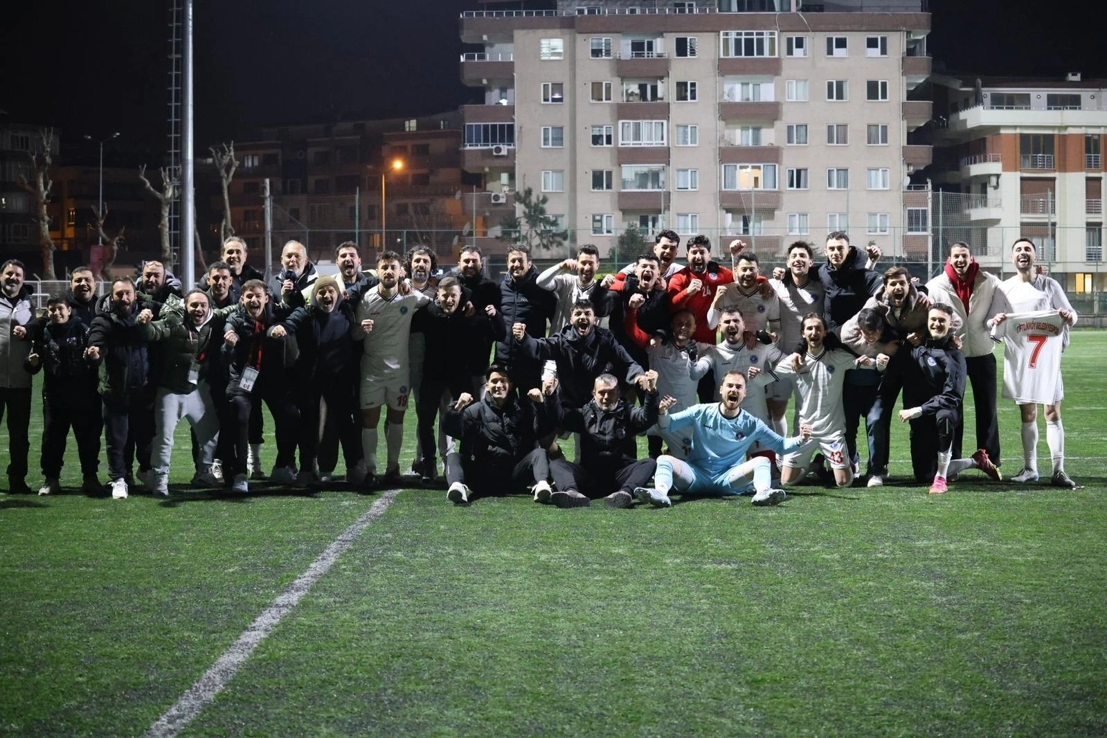 Çiftlikköy Belediyespor Yalova Süper Amatör Lig Şampiyonu Oldu