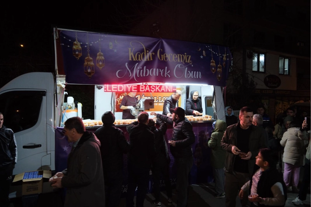 Altınova'da Kadir Gecesi Lokma İkramı ve Manevi Atmosfer