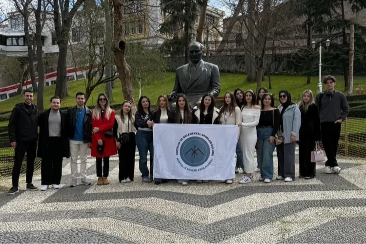 Yalova Üniversitesi Öğrencileri İstanbul'da Güçlü Kadınlar Etkinliği