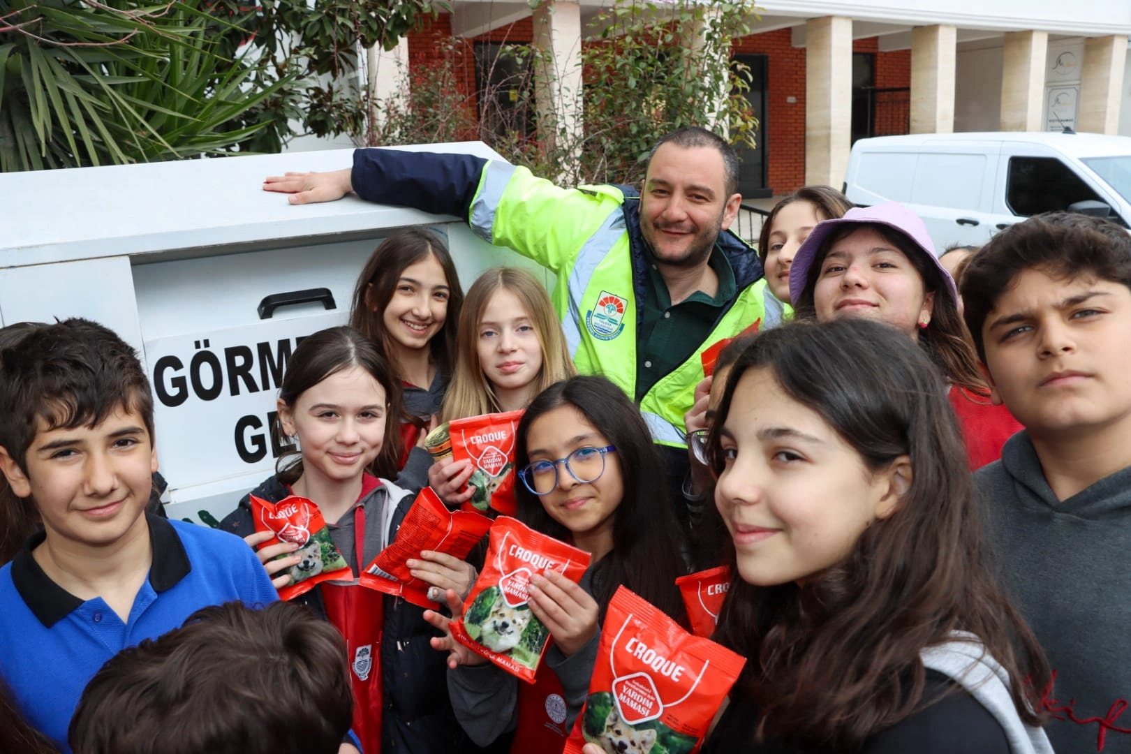 Yalova'da Öğrencilerden Sokak Hayvanları İçin Anlamlı Proje