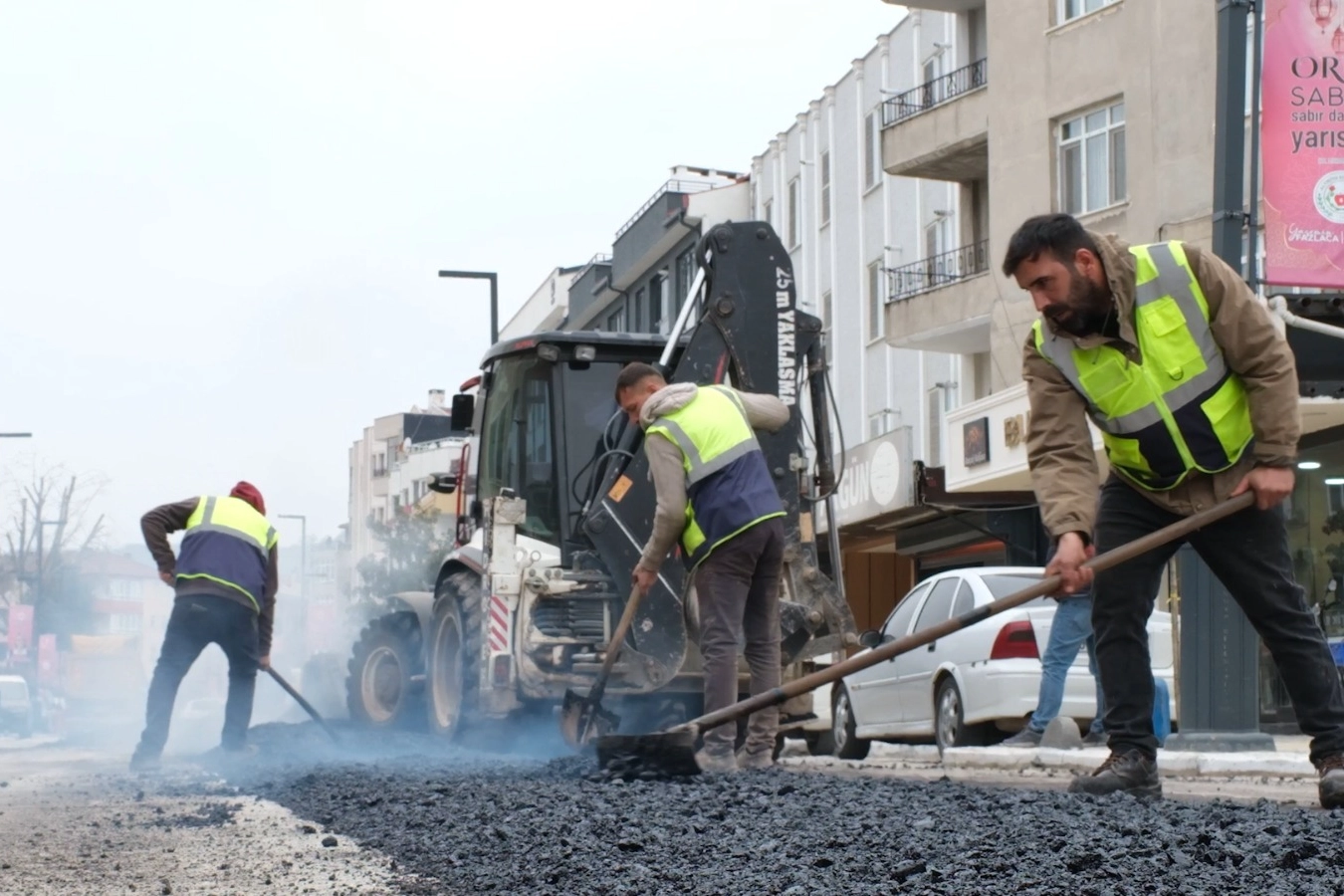 Altınova'da Yol Seferberliği: Başkan Fazlaca Çalışmaları Yerinde İnceledi