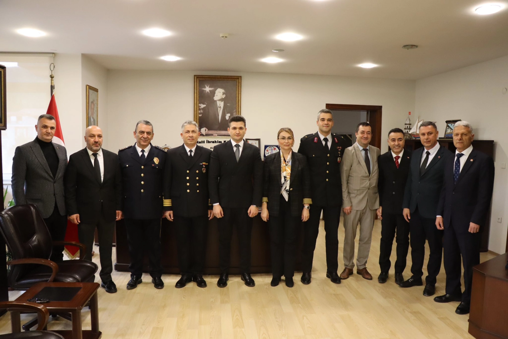 Altınova'da Ramazan Bayramı Coşkusu: Kaymakam ve Başkan Bayramlaştı