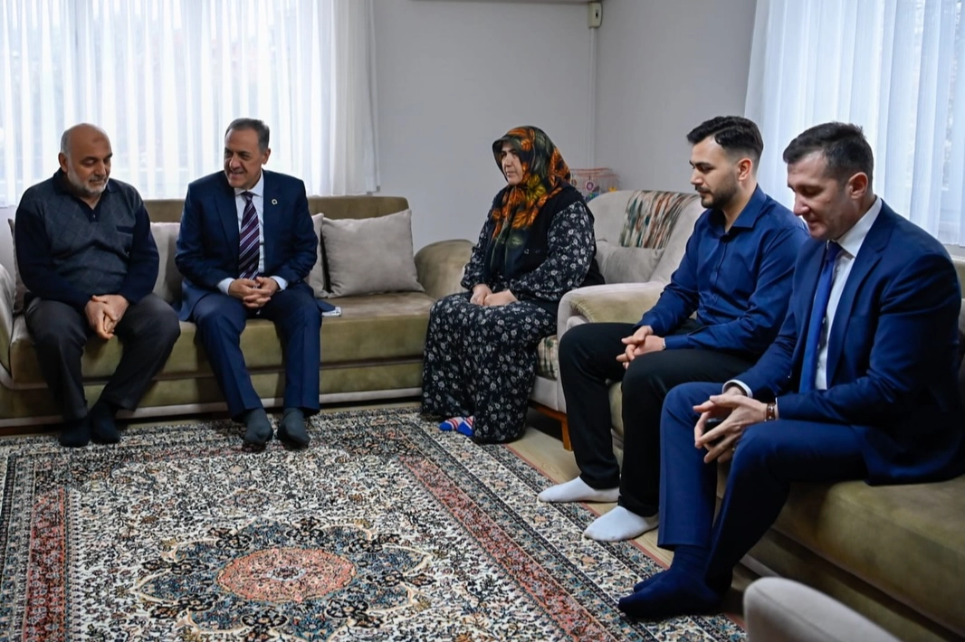 Yalova Valisi'nden Şehit Aileleri ve Gaziye Ramazan Bayramı Ziyareti
