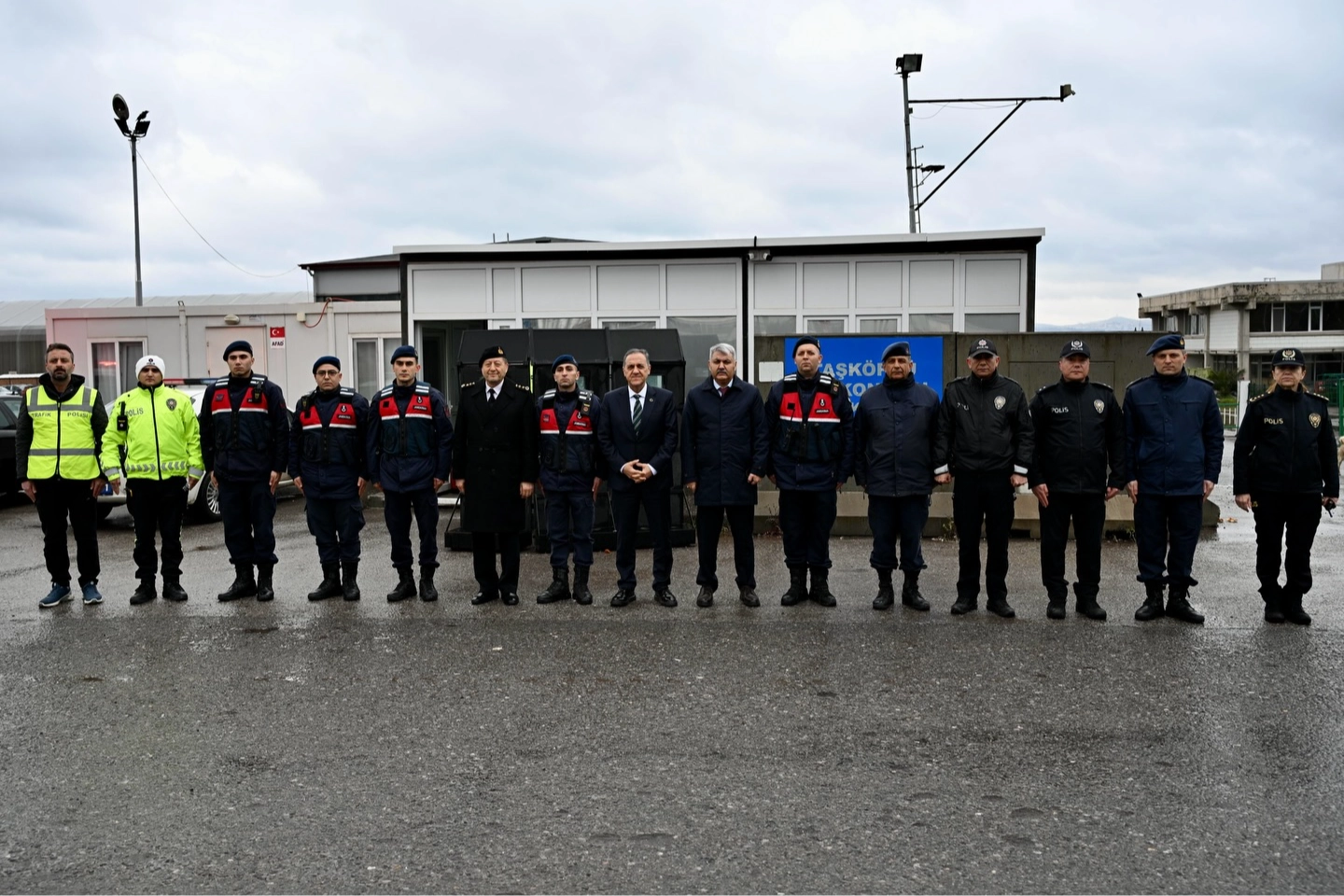 Yalova'da Ramazan Bayramı Ziyaretleri: Güvenlik Güçleri ve Huzurevi