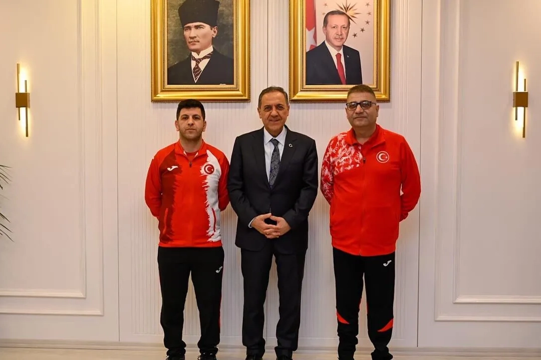 Garip Olcaş'tan Vali Ziyareti: Masa Tenisinde Türkiye Şampiyonluğu