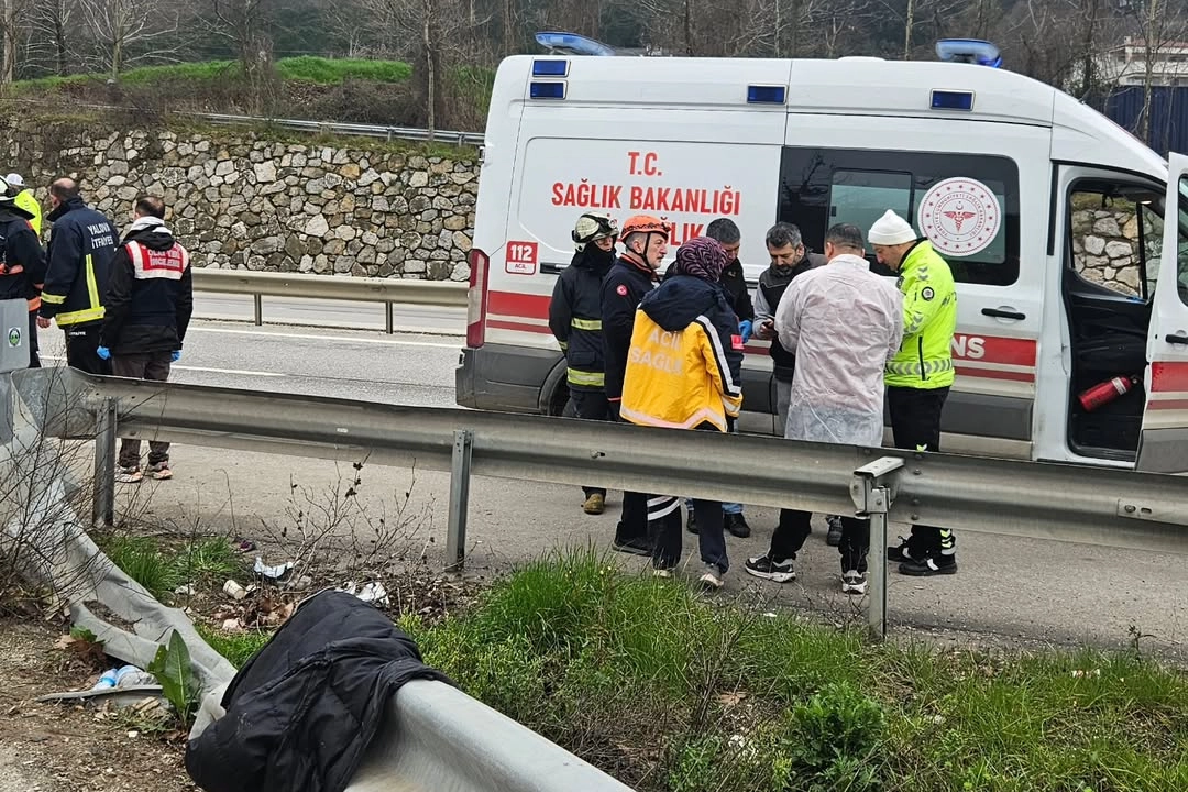 Bursa-Yalova Yolunda Servis Kazası: 1 Ölü, 20 Yaralı