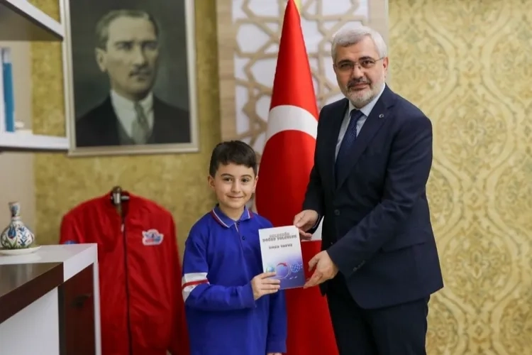 Minik Yazar Enes Yavuz'dan Yılmaz'a Kitap Ziyareti