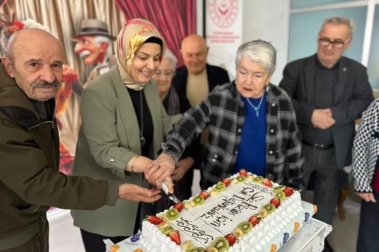 AK Parti Yalova Huzurevi Ziyareti: Yaşlılara Saygı ve Moral