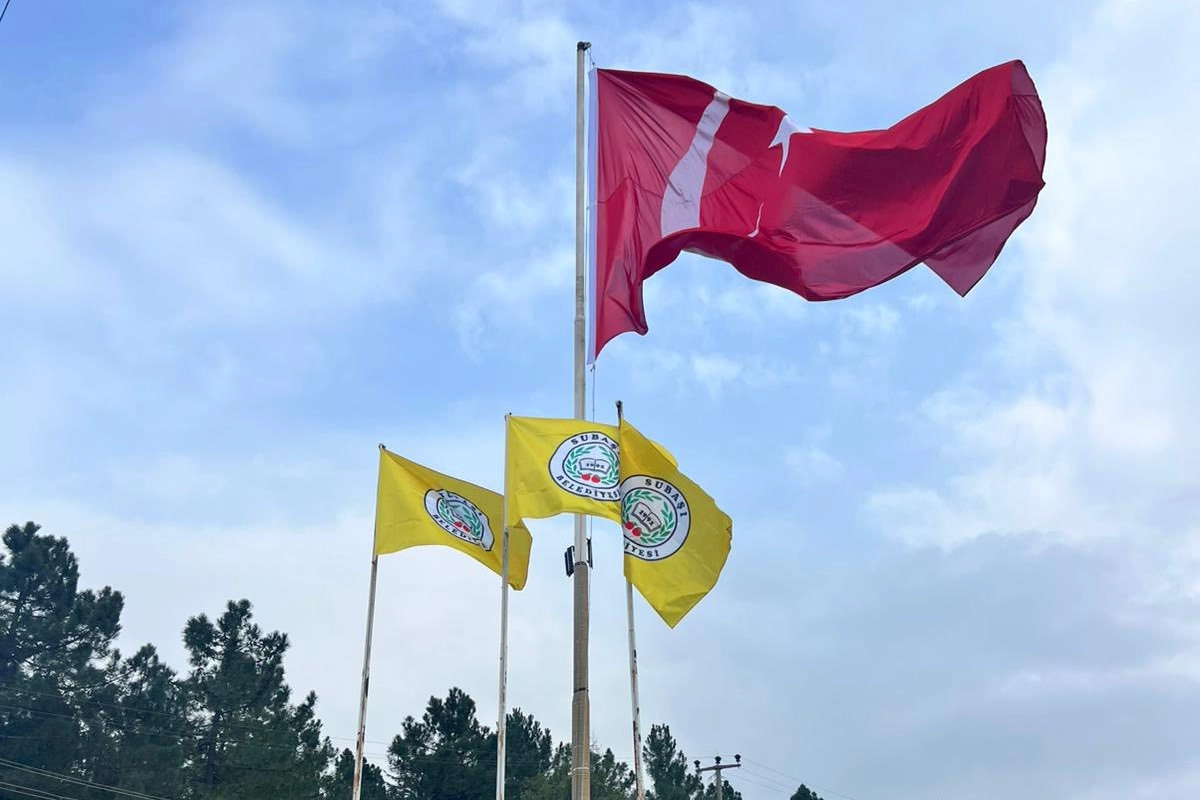 Subaşı'nda Yıpranan Türk Bayrakları Yenilendi | Zabıta Ekipleri Çalışması