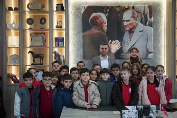 Başkan Yılmaz Tavşan İlkokul Öğrencilerini Belediyede Ağırladı