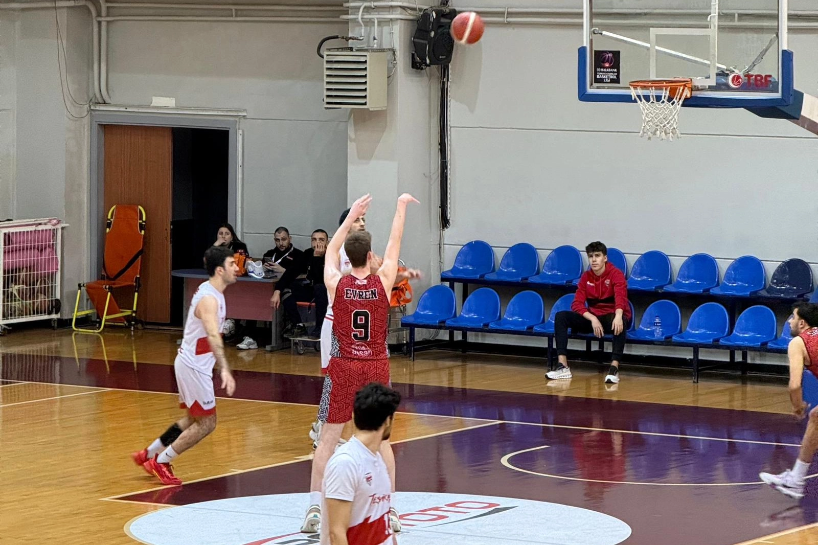 Çiftlikköy Belediyespor Teşvikiye'yi 80-71 Yendi: Play-Off Avantajı