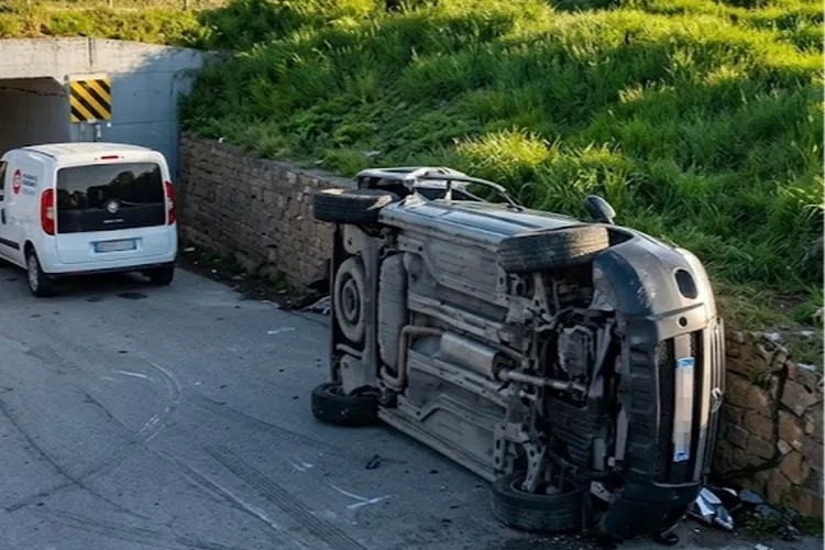 Altınova Tersaneler Yolunda Araç Devrildi: İkinci Kaza Alarmı