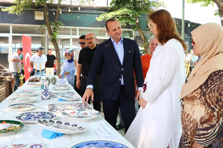 Çiftlikköy'de Çini Sergisi: Kadın Kursiyerlerin El Emeği Eserleri
