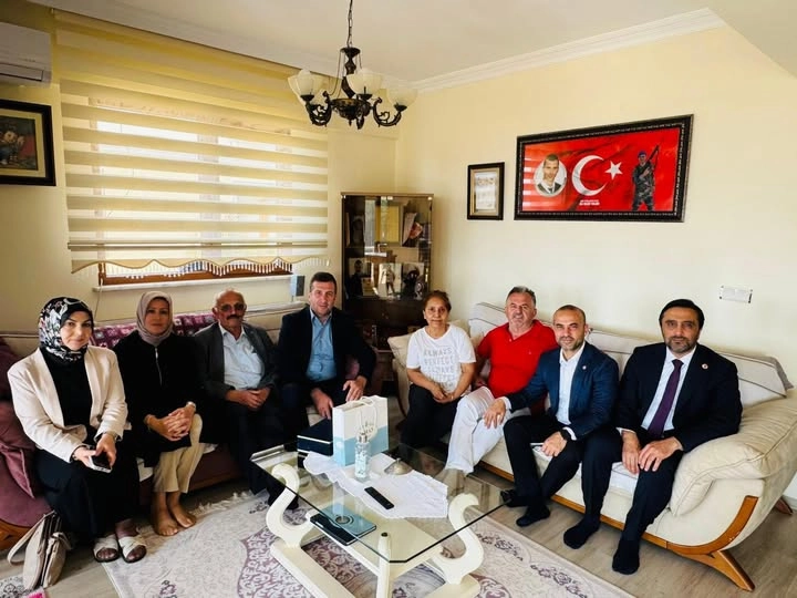AK Parti Yalova'dan Şehit Babasına Babalar Günü Ziyareti