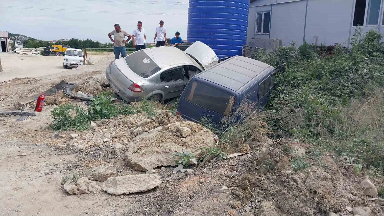 Yalova'da Hatalı Sollama Kazası: 3 Yaralı