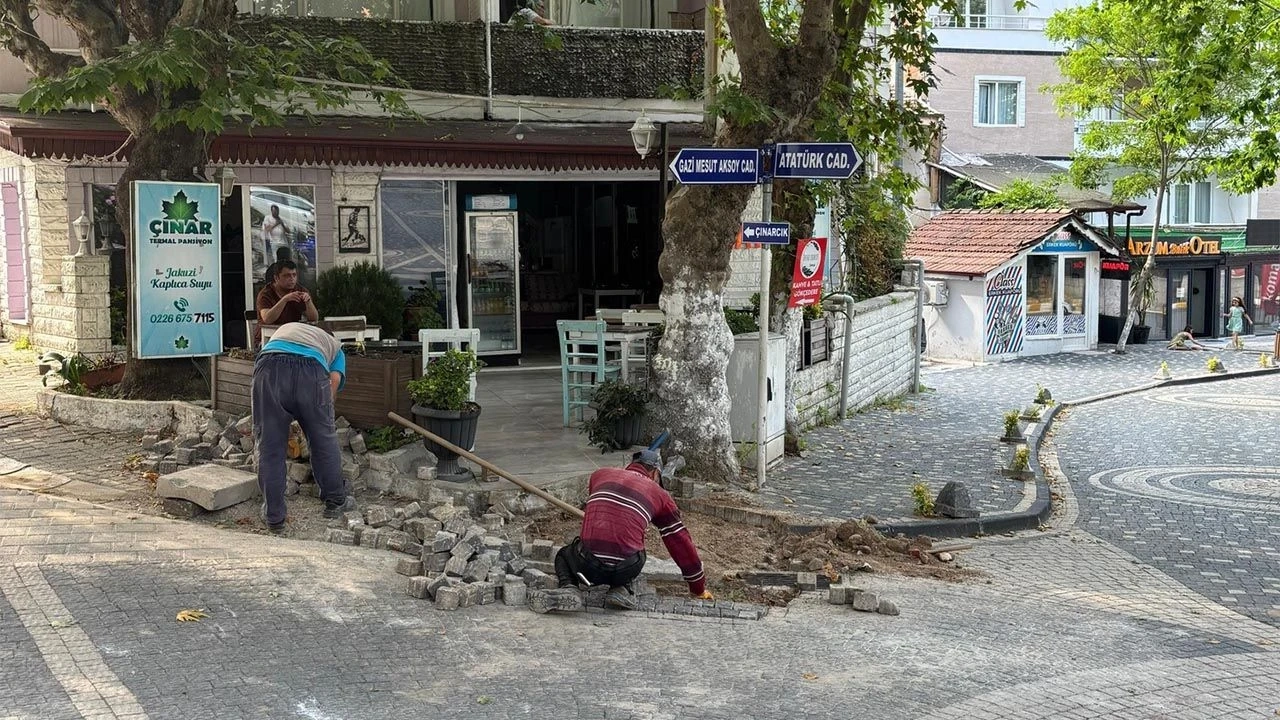 Termal'de Parke Taşı Yol Onarım Çalışmaları Devam Ediyor