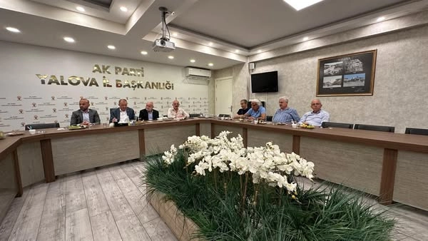 AK Parti Yalova'da Eski Milletvekilleri ve Başkanlar Toplantısı