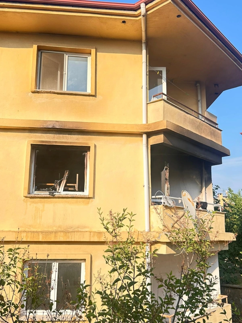 Altınova Şubaşı'nda Ev Yangını: İtfaiye Hızlı Müdahaleyle Felaketi Önledi