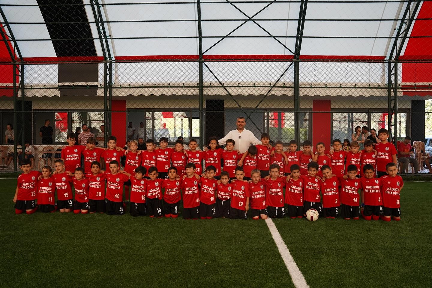 Kadıköy'de Yaz Futbol Okulu Başladı: Minikler Sahada Coşkuyla