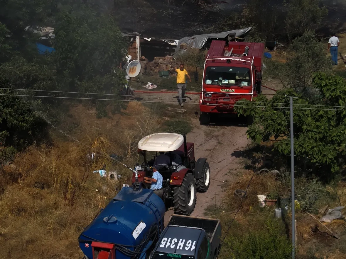 Yalova'da Arazi Yangını: Kılıç Köyü'nde Kontrol Altına Alındı