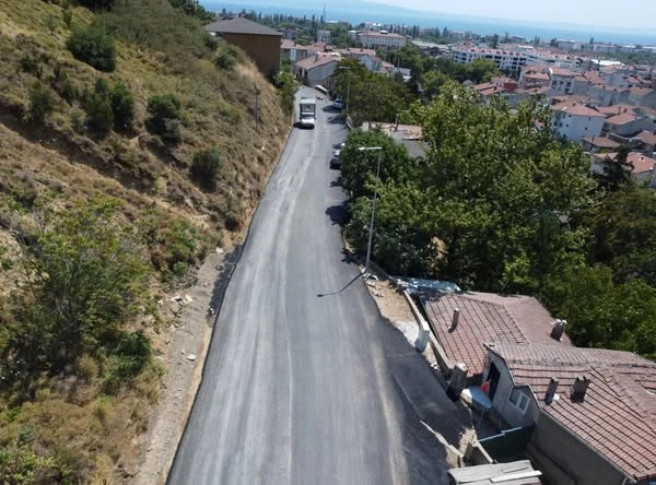 Armutlu'da Yol Yenileme ve Asfalt Çalışmaları Devam Ediyor