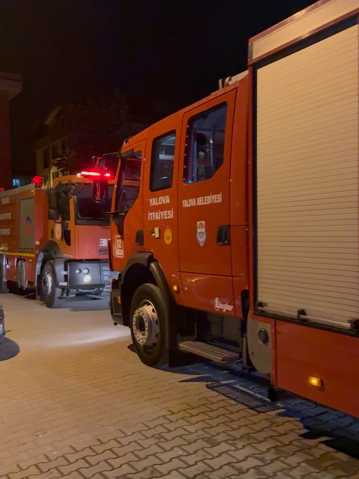 Yalova'da Apartman Yangını: İtfaiye Hızlı Müdahale ile Kontrol Altına Aldı