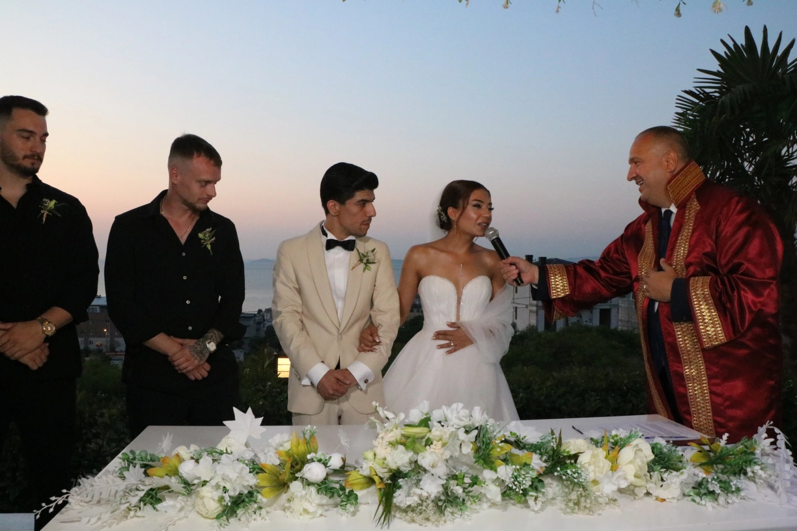 Çınarcık Belediye Başkanı Avni Kurt Genç Çifte Nikah Kıydı