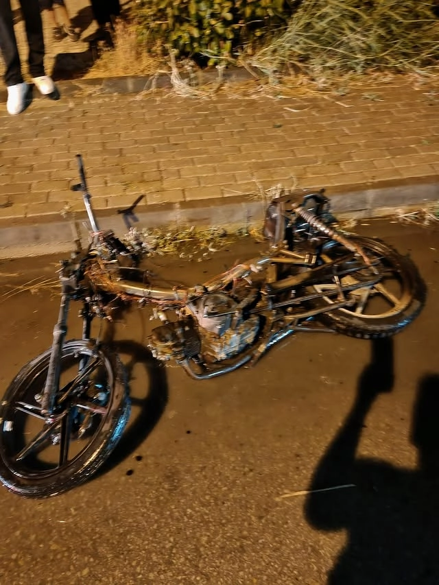 Yalova'da Motosiklet Yangını: İtfaiye Hızlı Müdahale ile Kontrol Altına Aldı