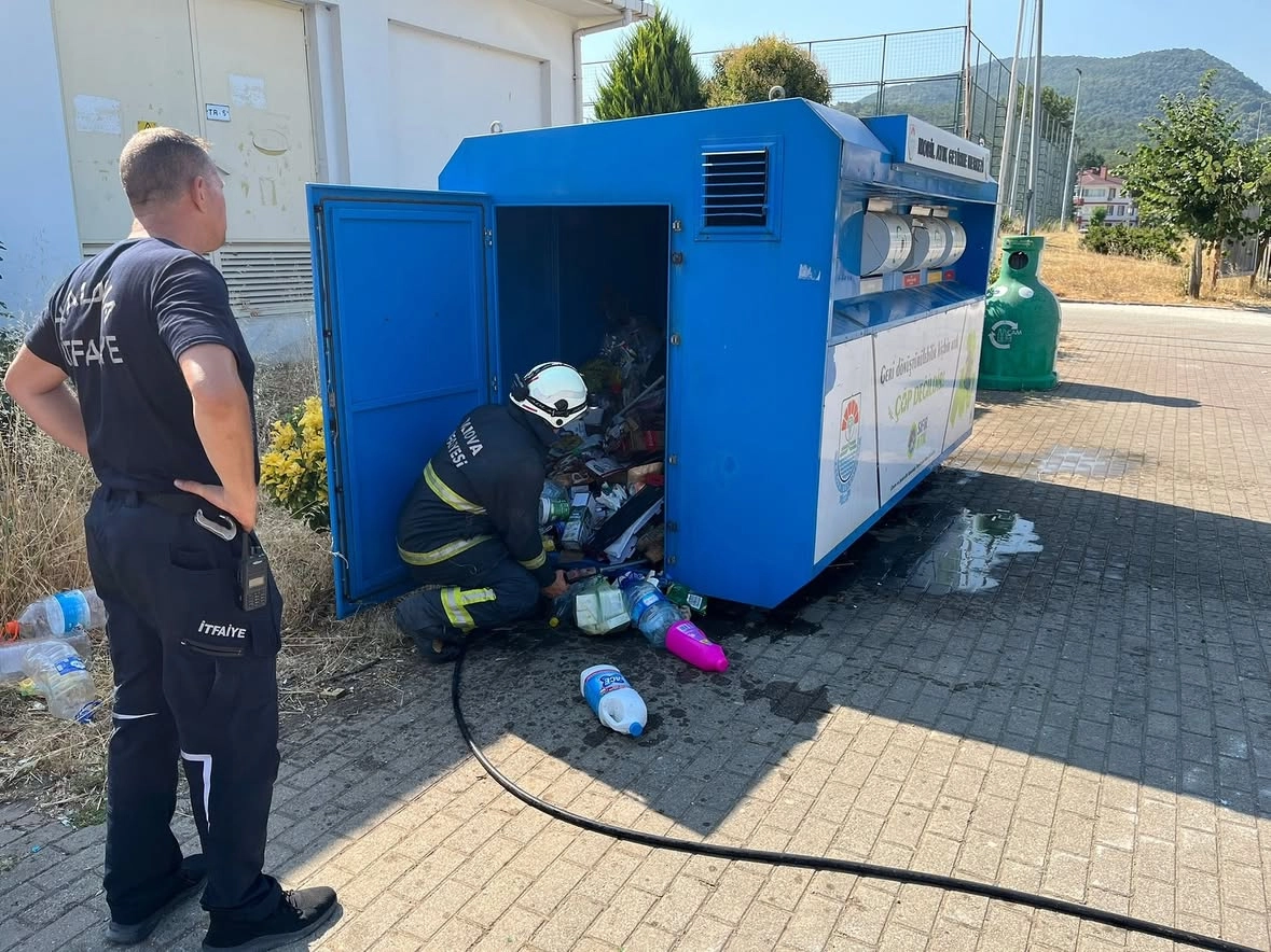 Yalova'da Çöp Yangını: İtfaiye Ekipleri Hızlı Müdahaleyle Yangını Söndürdü