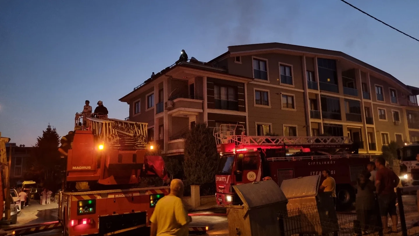 Yalova Çiftlikköy Yangını: Can Kaybı Yok, Mahsur Kalanlar Kurtarıldı