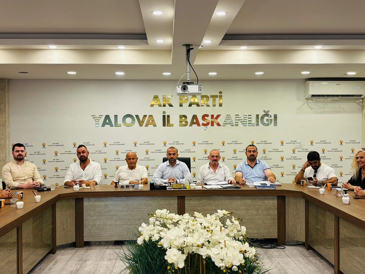 AK Parti Yalova İl Yönetim Kurulu Toplantısı: Gençlik ve Yeni Stratejiler