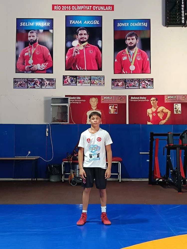 Altınova Belediyesi Sporcusu Siyel Kadiri Milli Takım Kampına Davet Edildi