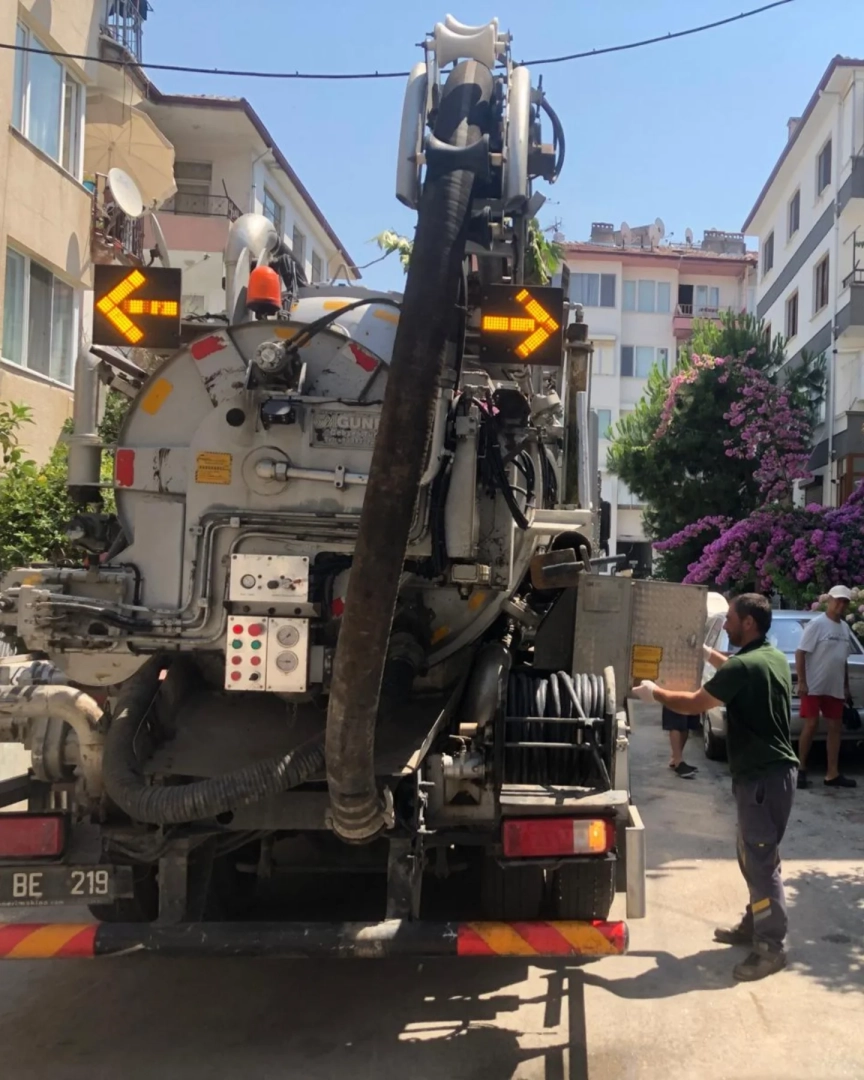 Çınarcık'ta Kanalizasyon Temizliği: Modern Teknoloji ile Altyapı Yenileniyor